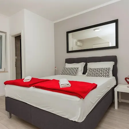 Diaria דירה מאקרסקה