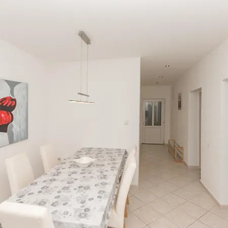 Diaria * Μακάρσκα